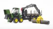 Bruder John Deere 1210E lesnícky nakladač s prívesom - KP HRAČKA