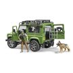 Bruder Land Rover Defender terénní vůz s lesník a psem - KP HRAČKA