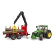 Bruder John Deere 7R 350 traktor s lesnickým přívěsem a 4 kmeny - KP HRAČKA