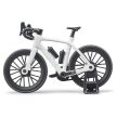 Bruder Roadster so závodným bicyklom a cyklistom (03485)