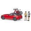 Bruder Roadster so závodným bicyklom a cyklistom (03485)