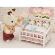 Sylvanian Families Postýlka pro trojčata s otočným kolotočem - KP HRAČKA